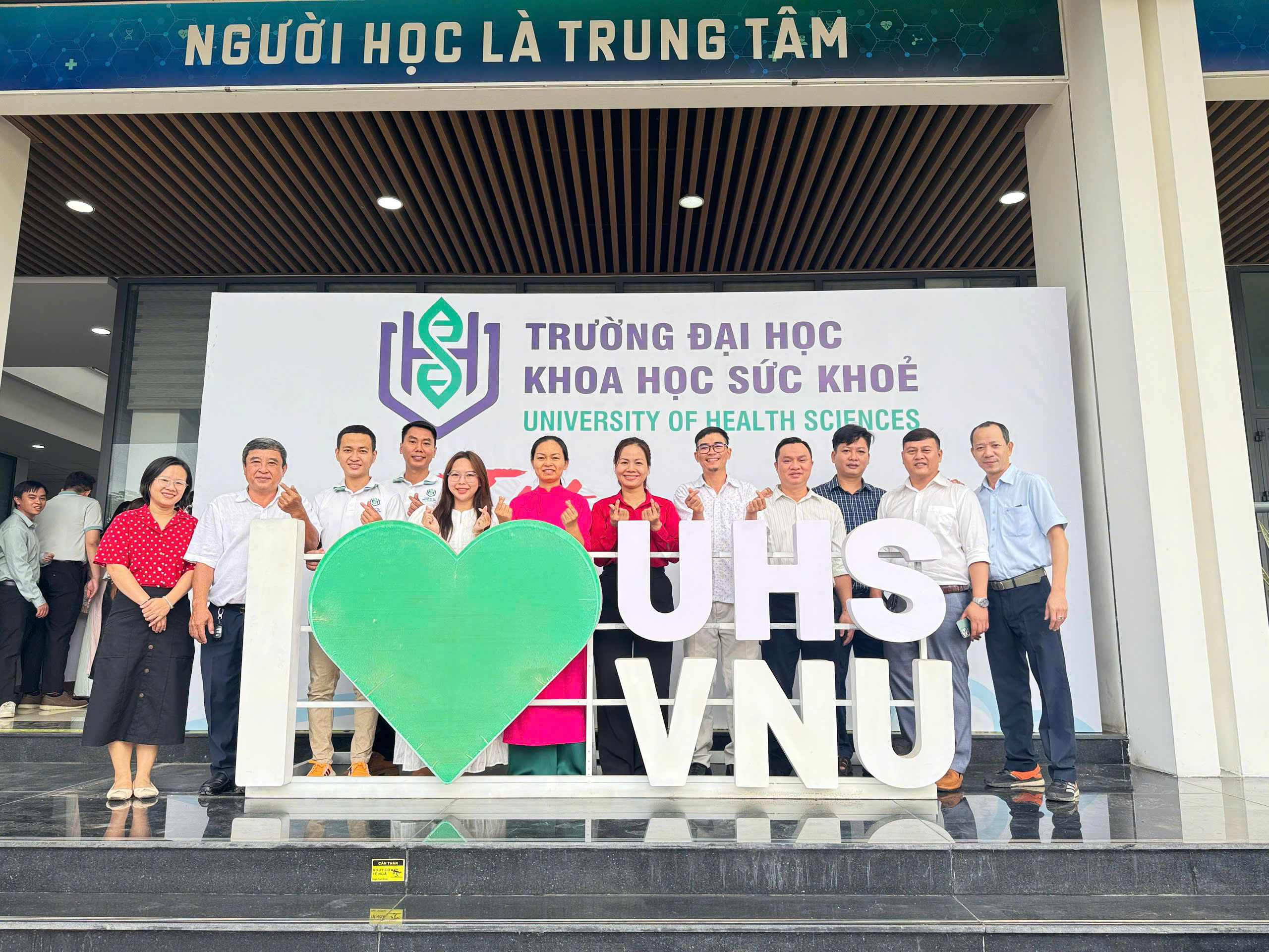 1.Lễ Khoác áo Blouse trắng lớp YHCT2022, YHCT2024